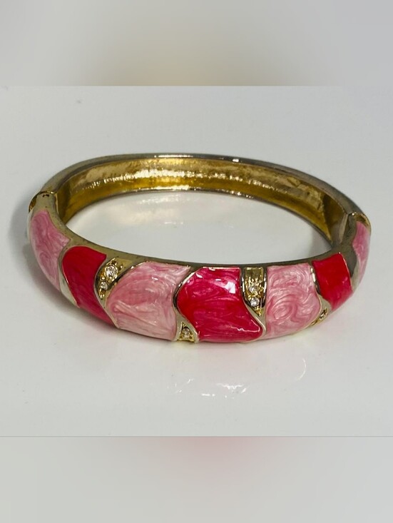 Jewelry - NEW Women's Hinged Bangle Bracelet